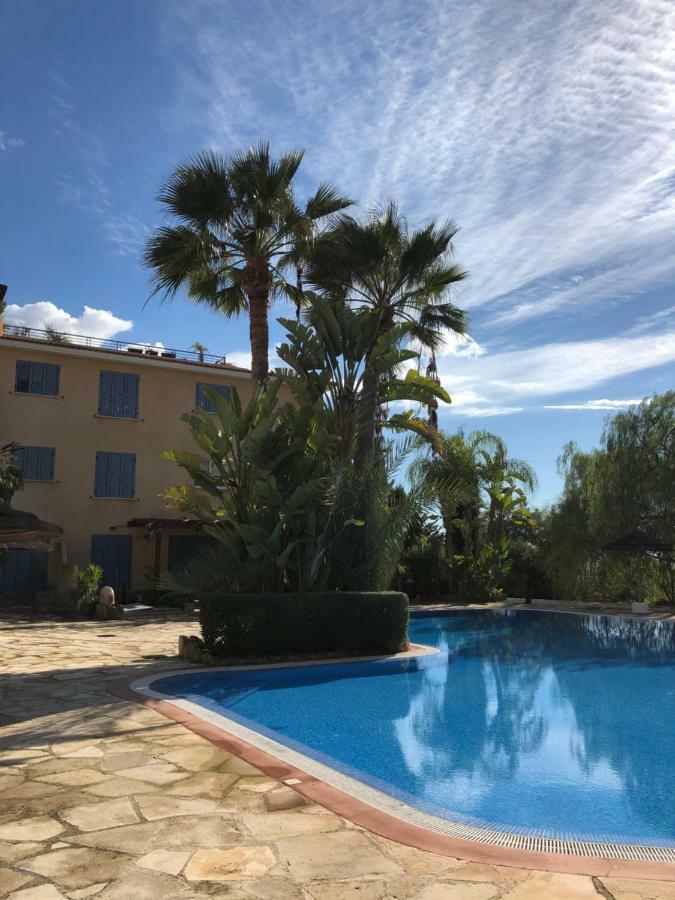 Schoenes 3 Zimmer Apartment, Meerblick, Pool, Freies Wlan Peyia Exterior photo